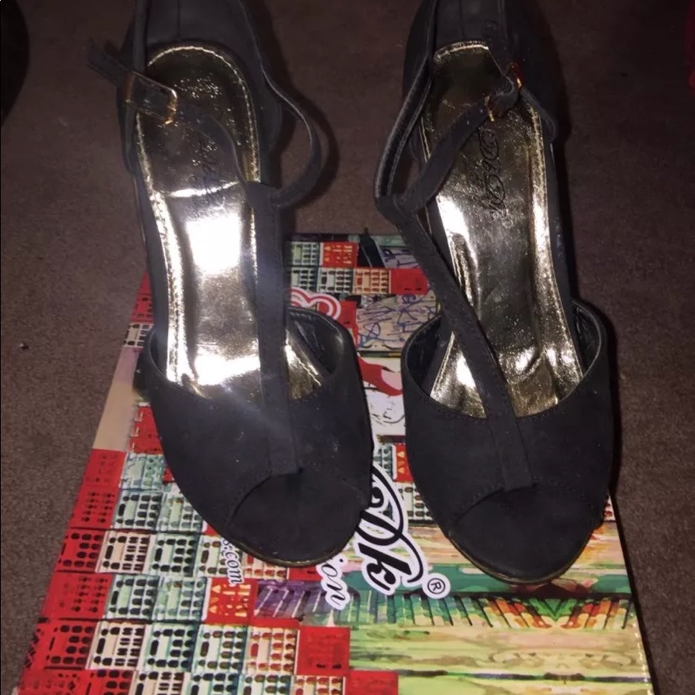 Black platform t-strap wedge - Picture 7 of 7